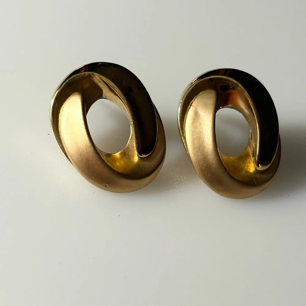 Vintage Gold-tone Matte Shiny Stamped Thailand Post Earrings - Picture 11 of 12